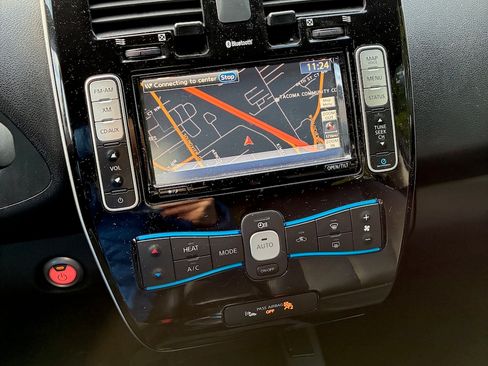 Used 2013 Nissan Leaf SL image 22