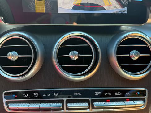 Used 2022 Mercedes-Benz GLC 300 4MATIC image 11