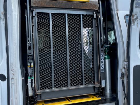 Used 2010 Ford E-350 and Econoline 350 Extended Super Duty image 21