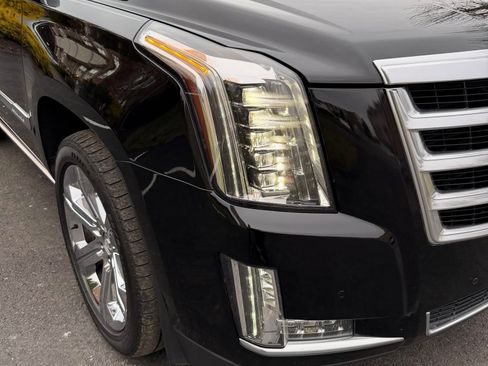Used 2015 Cadillac Escalade Premium image 14