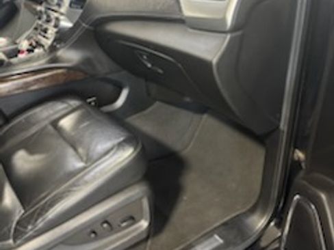 Used 2019 Chevrolet Suburban LT image 14