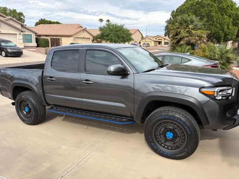Used 2023 Toyota Tacoma TRD Off-Road image 1