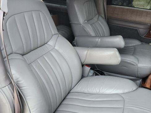 Used 1994 GMC Suburban 2500 image 22