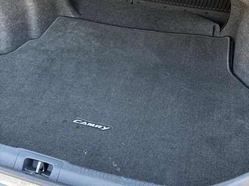 Used 2016 Toyota Camry SE image 9