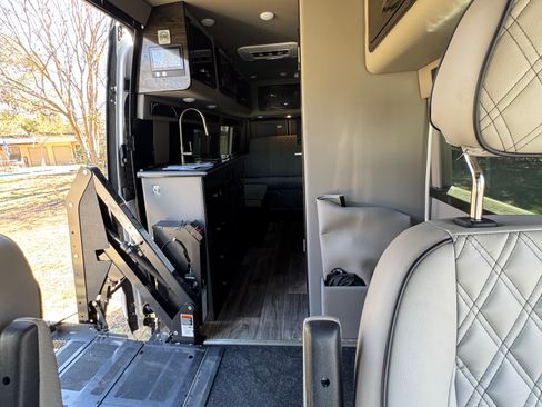 Used 2023 Mercedes-Benz Sprinter 3500 image 23