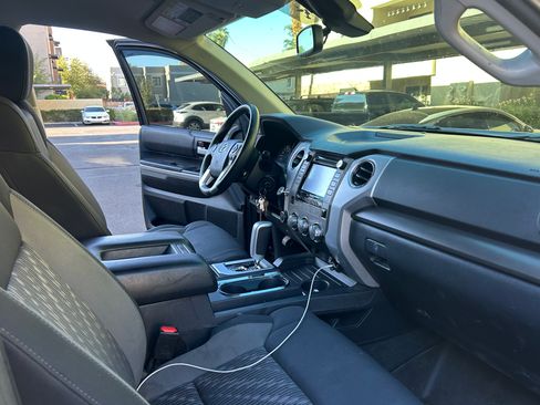 Used 2018 Toyota Tundra SR5 w/ SR5 Upgrade Package AWD/4WD image 9
