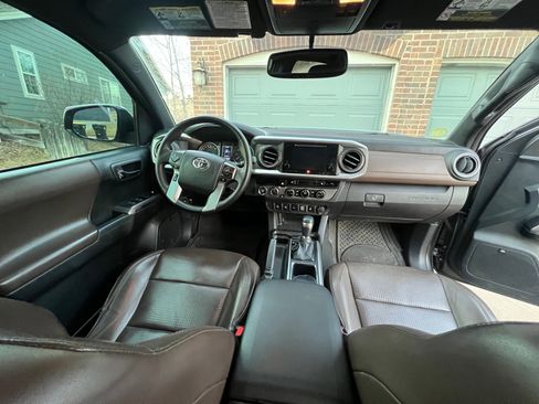 Used 2016 Toyota Tacoma Limited w/ Exterior Package image 2