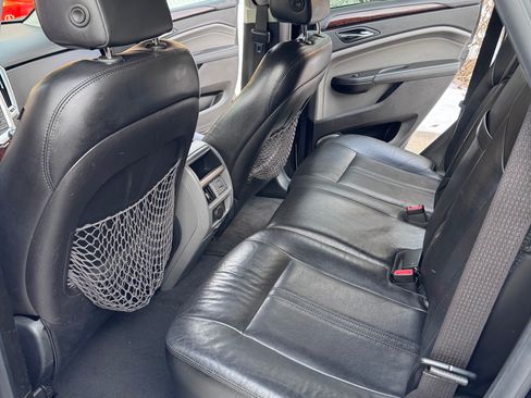 Used 2011 Cadillac SRX Luxury image 6