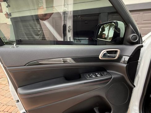 Used 2017 Jeep Grand Cherokee Laredo image 30