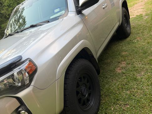Used 2022 Toyota 4Runner SR5 RWD image 9