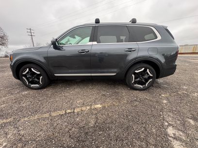 Used 2024 Kia Telluride EX w/ EX Captain's Chair Package