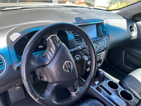 Used 2013 Nissan Pathfinder Platinum w/ Platinum Premium Pkg image 21