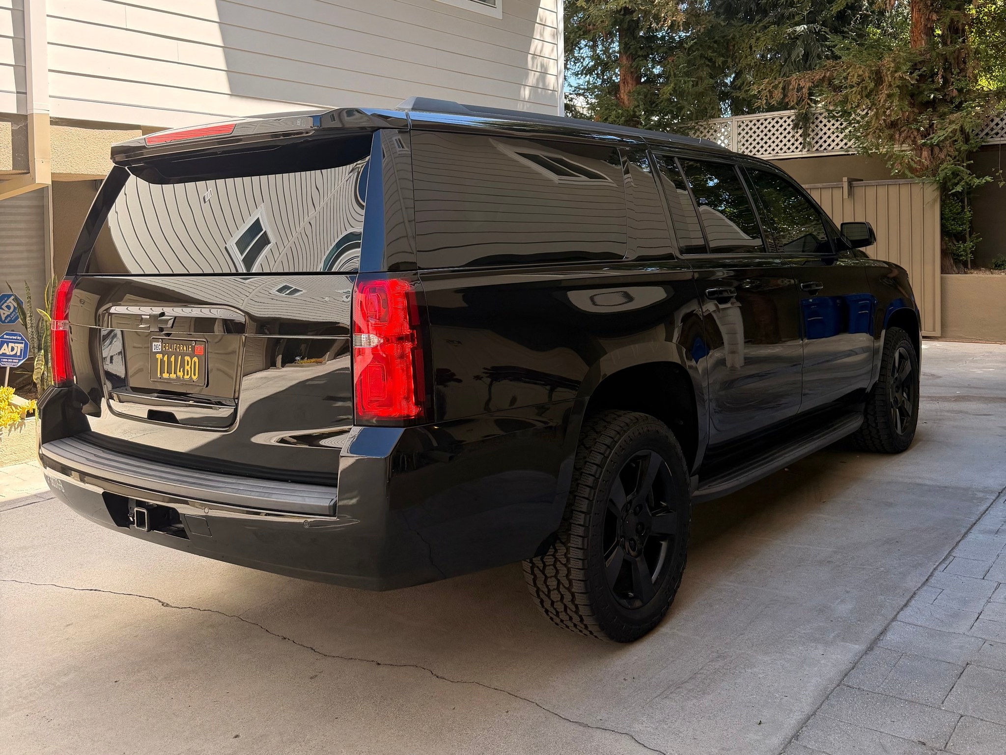 Used 2019 Chevrolet Suburban LT RWD image 6