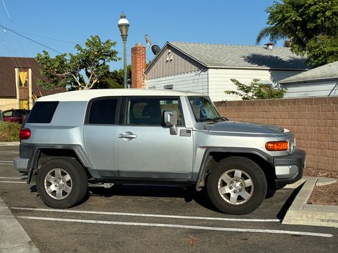 Used 2008 Toyota FJ Cruiser 2WD w/ Convenience Pkg image 4