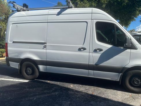Used 2022 Mercedes-Benz Sprinter 2500 image 2