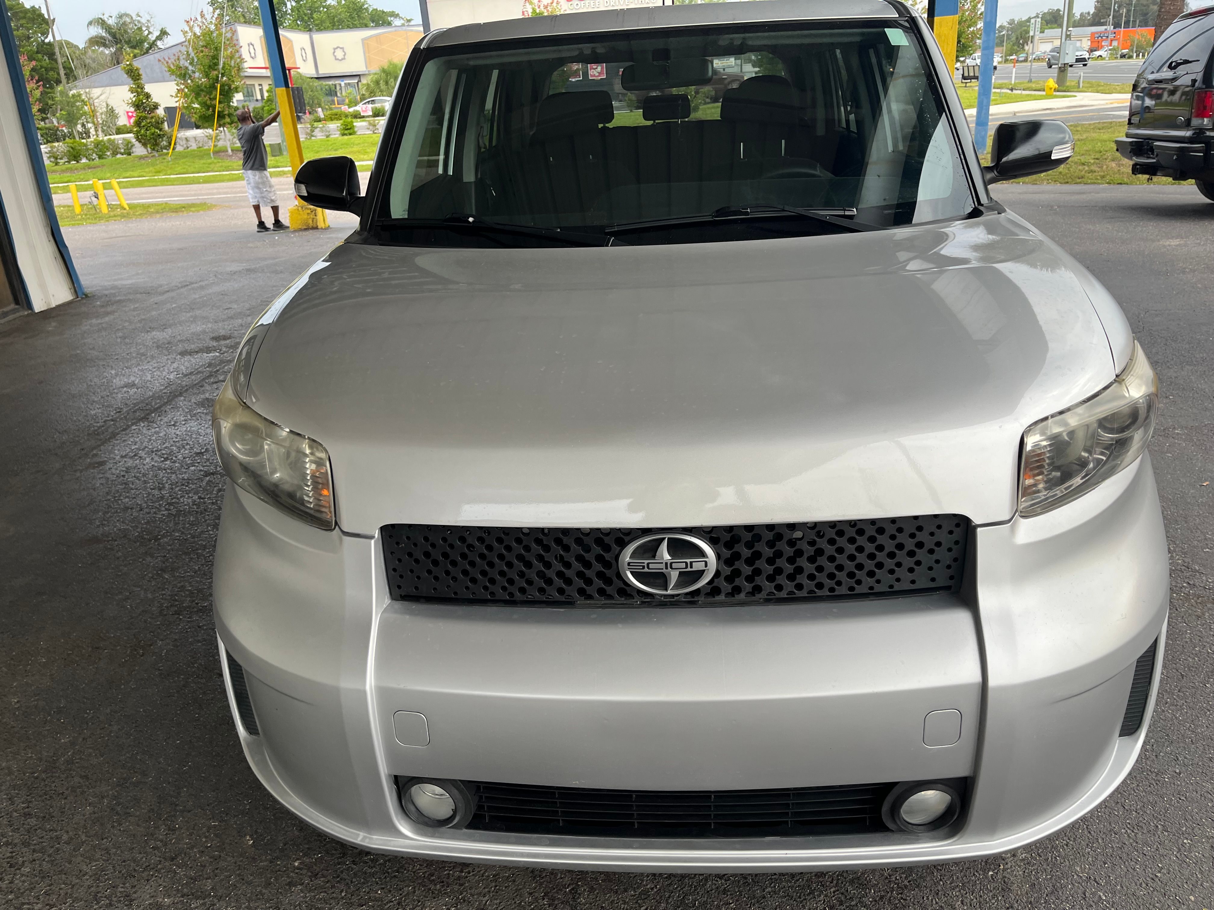 Used 2010 Scion xB FWD image 1