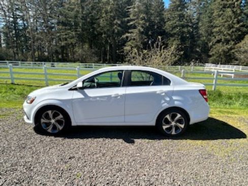 Used 2020 Chevrolet Sonic Premier image 2