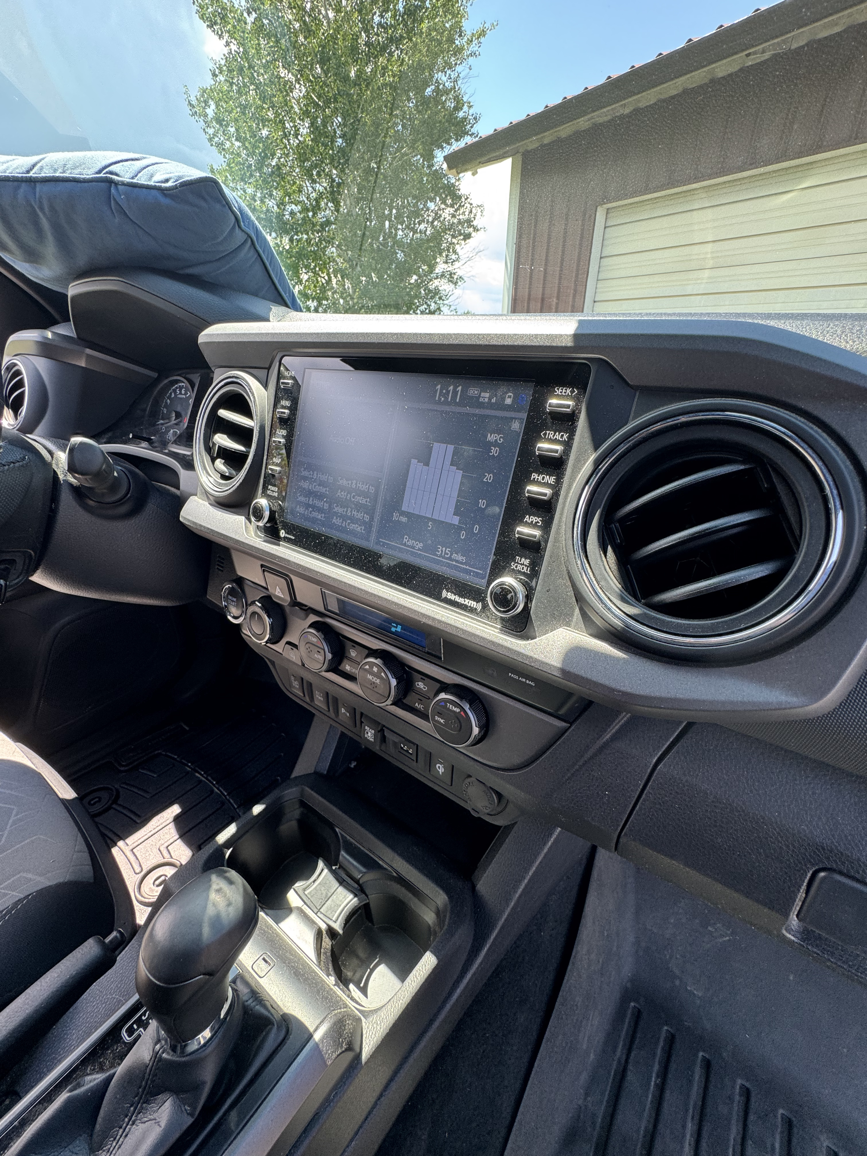 Used 2023 Toyota Tacoma TRD Off-Road w/ Technology Package AWD/4WD image 9