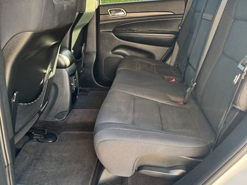 Used 2018 Jeep Grand Cherokee Laredo image 10