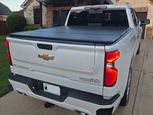Used 2025 Chevrolet Silverado 1500 High Country AWD/4WD image 5