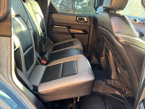 Used 2022 Ford Bronco Black Diamond w/ Sasquatch Package image 11