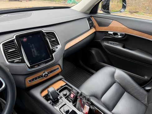 Used 2023 Volvo XC90 B5 Plus w/ Protection Package Premier image 6