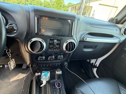 Used 2013 Jeep Wrangler Unlimited Sahara w/ Connectivity Group AWD/4WD image 6