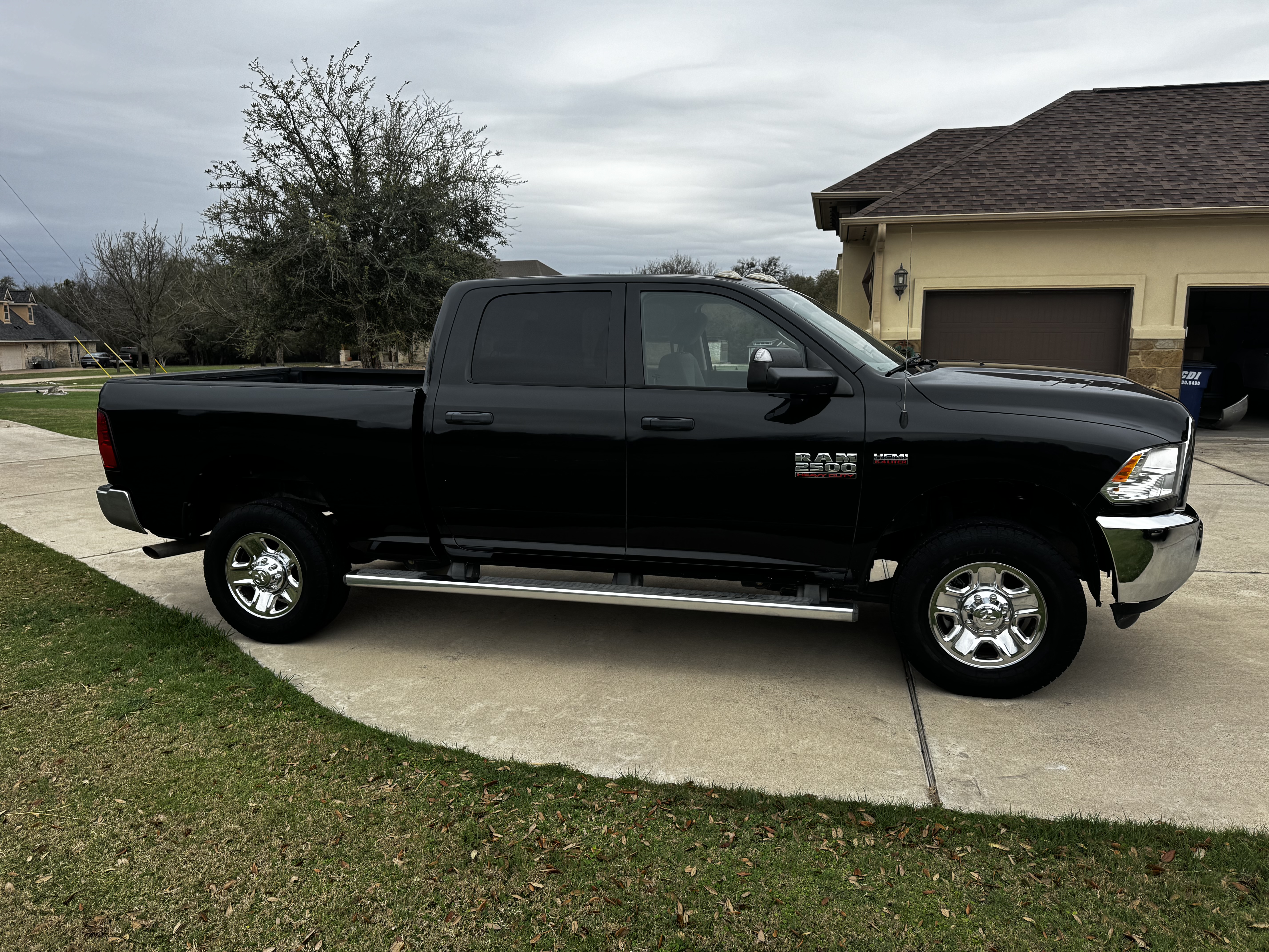Used 2015 RAM 2500 Tradesman w/ Chrome Appearance Group AWD/4WD image 4