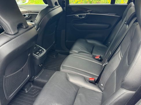 Used 2019 Volvo XC90 T6 Momentum w/ Advanced Package AWD/4WD image 16
