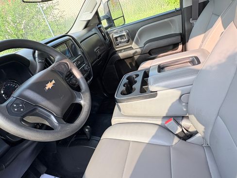 Used 2019 Chevrolet Silverado 2500 W/T AWD/4WD image 13