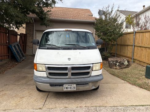 Used 2000 Dodge B3500 image 4