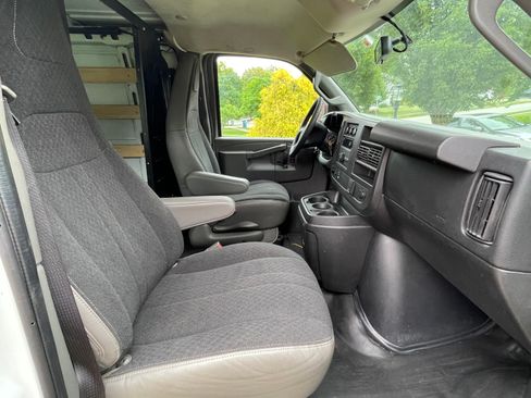 Used 2018 Chevrolet Express 2500 w/ Driver Convenience Package image 10