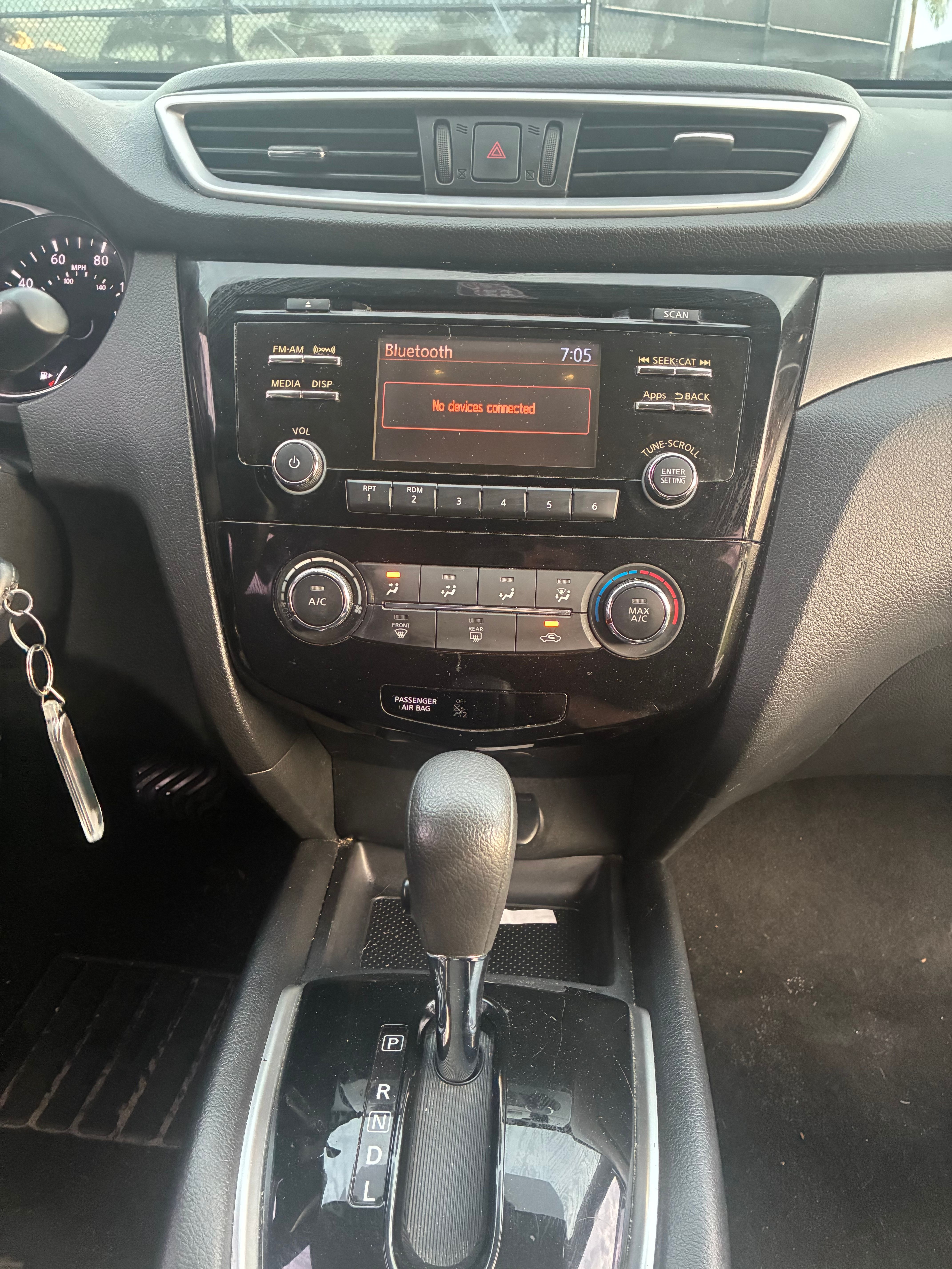 Used 2015 Nissan Rogue S FWD image 8