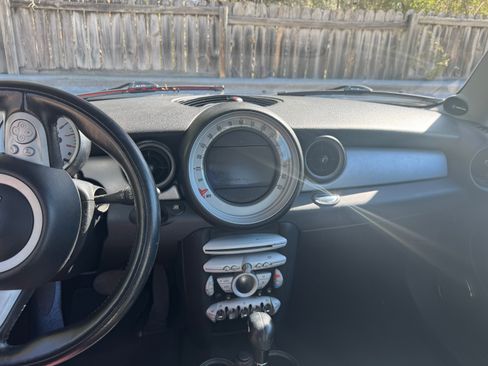 Used 2010 MINI Cooper Hardtop image 5