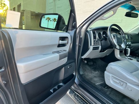 Used 2014 Toyota Sequoia Limited image 31