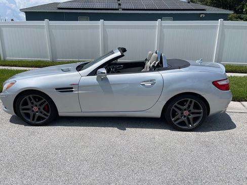 Used 2015 Mercedes-Benz SLK 250 image 6