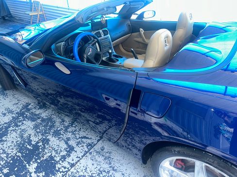 Used 2005 Chevrolet Corvette Convertible w/ Preferred Equipment Group RWD image 13