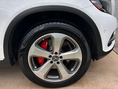 Used 2018 Mercedes-Benz GLC 300 4MATIC image 5