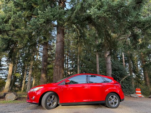 Used 2014 Ford Focus SE w/ SE Sport Package image 6