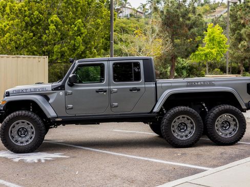 Used 2020 Jeep Gladiator Sport w/ Quick Order Package 24S image 8