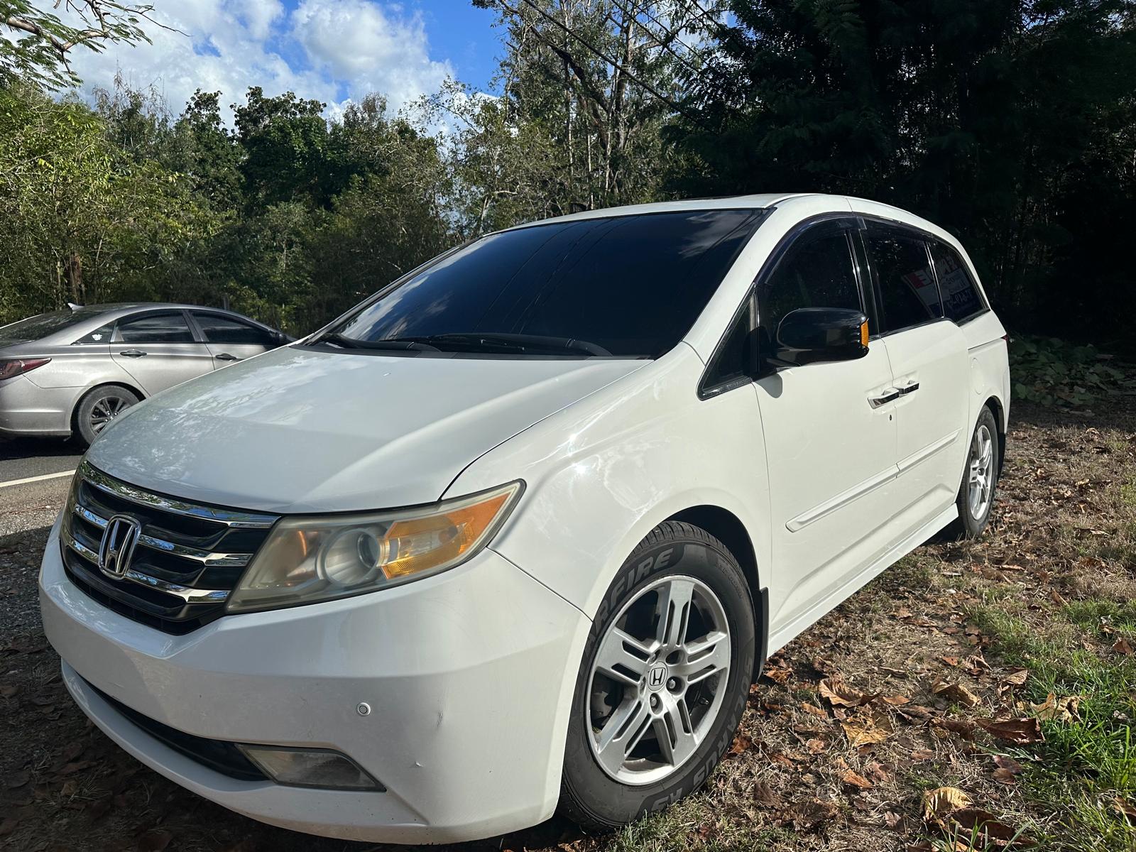 Used 2011 Honda Odyssey Touring image 1