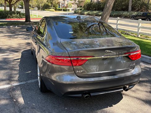 Used 2018 Jaguar XF Premium RWD image 6