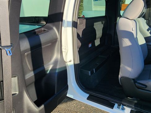 Used 2017 Toyota Tacoma 2WD Access Cab image 16