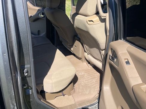 Used 2007 Nissan Frontier SE w/ SE Value Truck Pkg image 6