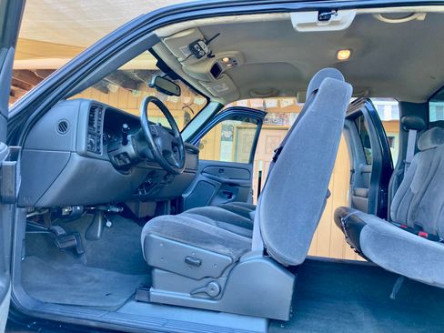 Used 2004 GMC Sierra 2500 SLE w/ Heavy-Duty Power Package AWD/4WD image 11