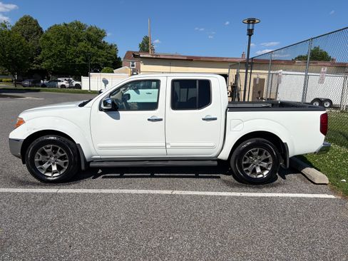 Used 2015 Nissan Frontier SL AWD/4WD image 1