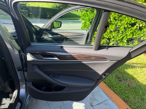 Used 2019 BMW 540i w/ Executive Package RWD image 19
