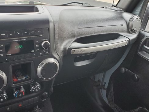 Used 2015 Jeep Wrangler Sport image 14