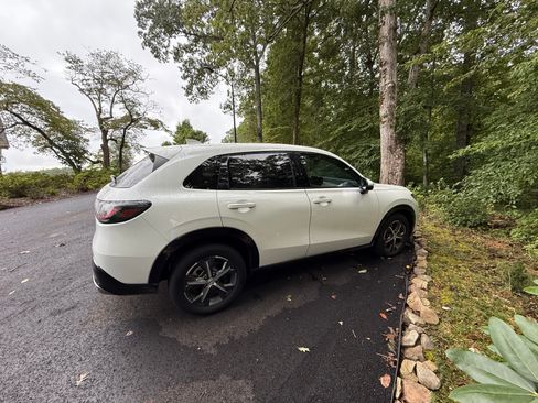 Used 2023 Honda HR-V EX-L image 1