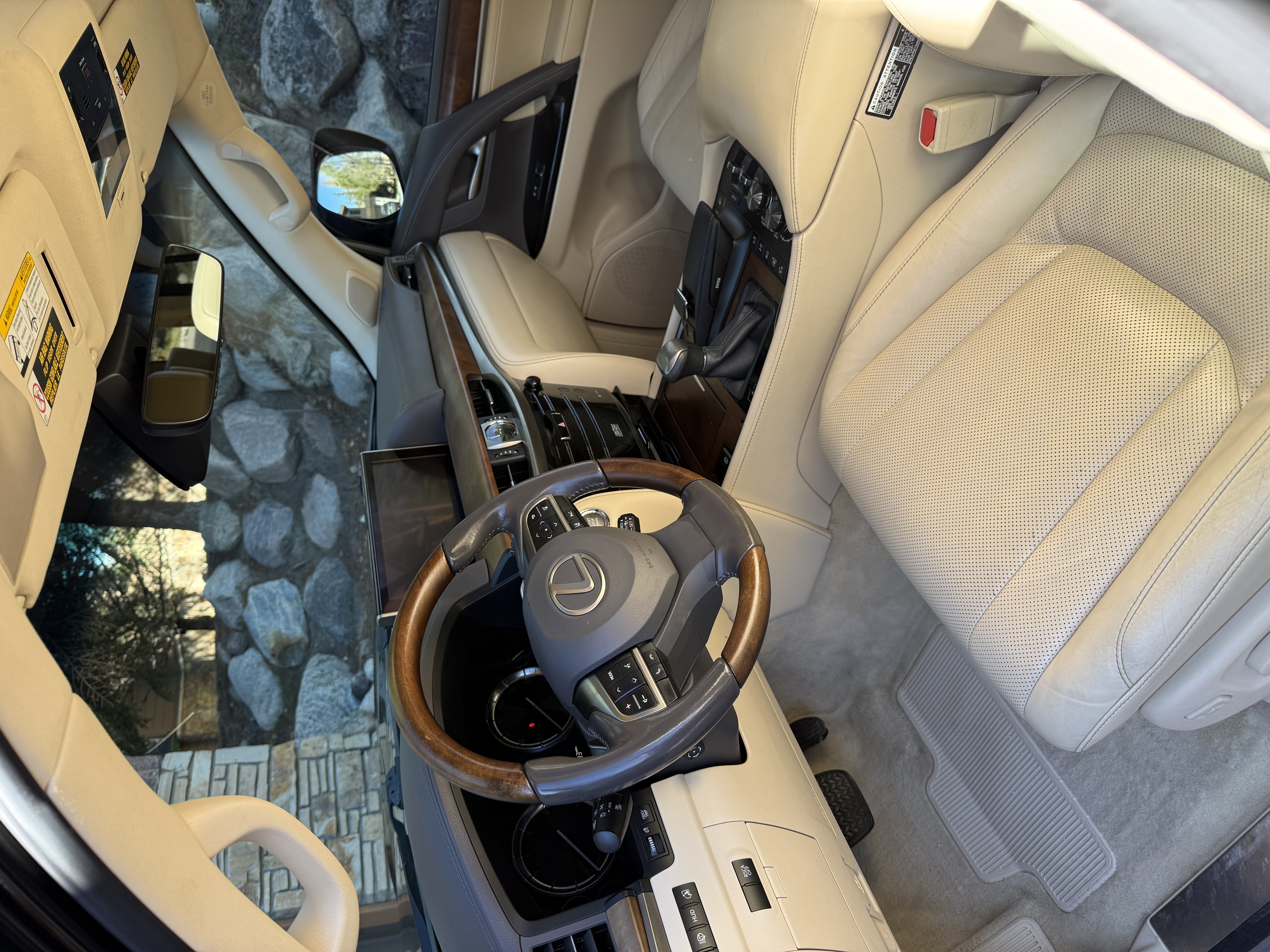 Used 2016 Lexus LX 570 4WD w/ Luxury Package image 14